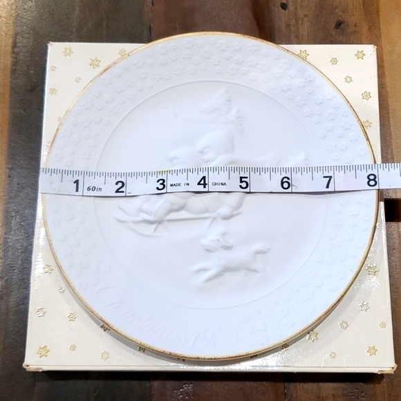 Vintage 1985 Bisque Porcelain Avon Collectibles Plate - Picture 3 of 6